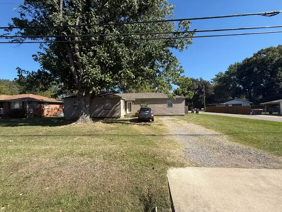 1205 S Erie Avenue, Russellville, AR 72801 - #3