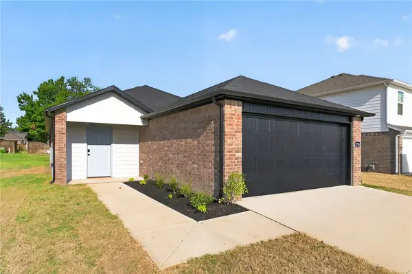 921 SW Spavinaw Boulevard, Gravette, AR 72736