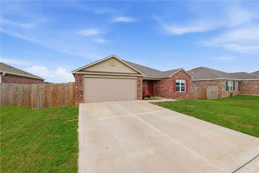 905 W Aiden Drive, Siloam Springs, AR 72761 - #3