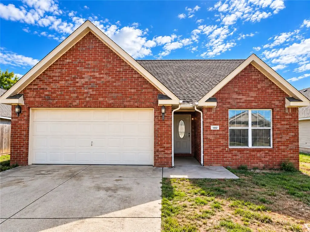 1202 E Courage, Siloam Springs, AR 72761 - #1