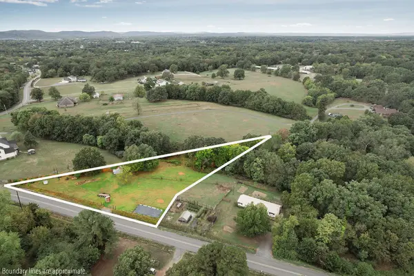 3017 N Adams Road, Fayetteville, AR 72704