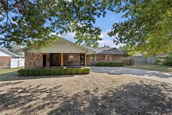 122 W Circle Drive, Clarksville, AR 72830