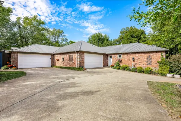 2493 & 2495 N Jeremiah Place, Fayetteville, AR 72704