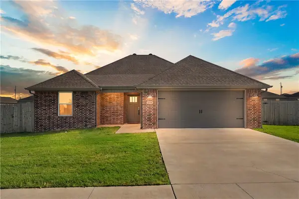 1624 Taylor Orchard Road, Gentry, AR 72734
