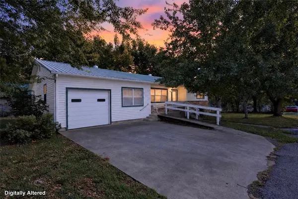 310 Polk Street, Huntsville, AR 72740