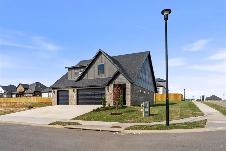 1800 Mumbai Road, Centerton, AR 72719 - #2