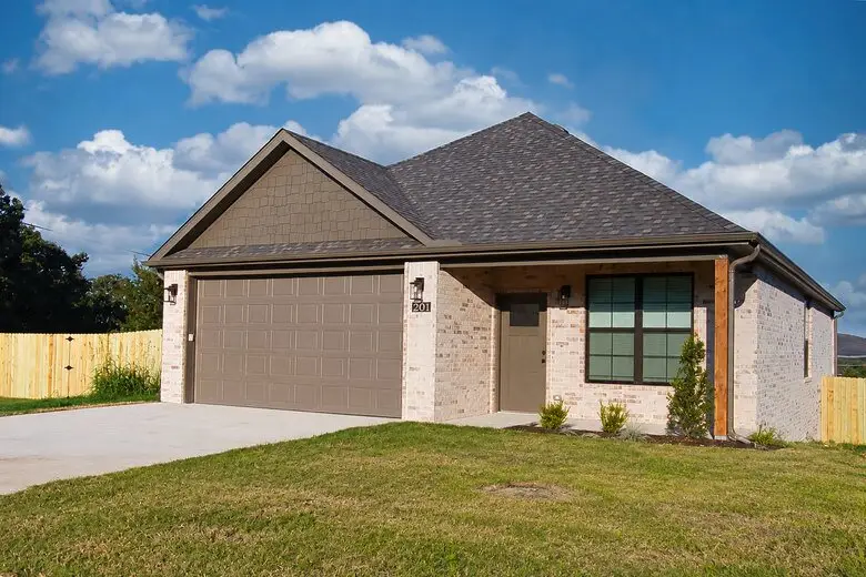 201 N Eagle Mountain Street, Prairie Grove, AR 72753 - #1