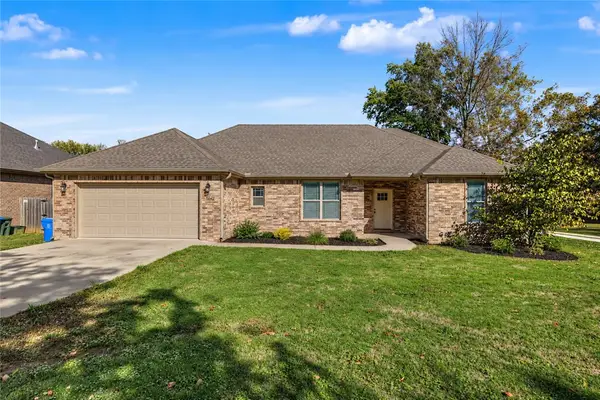 5642 E Huntsville Road, Fayetteville, AR 72701