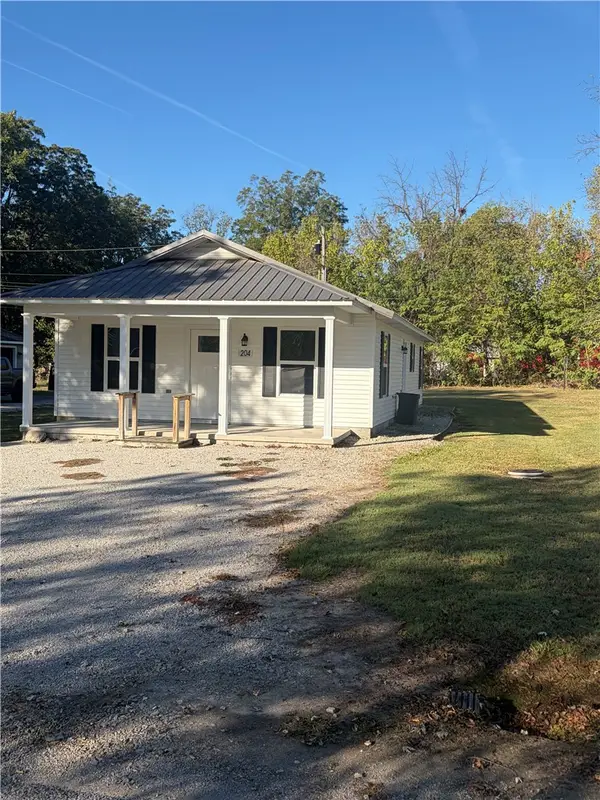 204 White Avenue, Green Forest, AR 72638