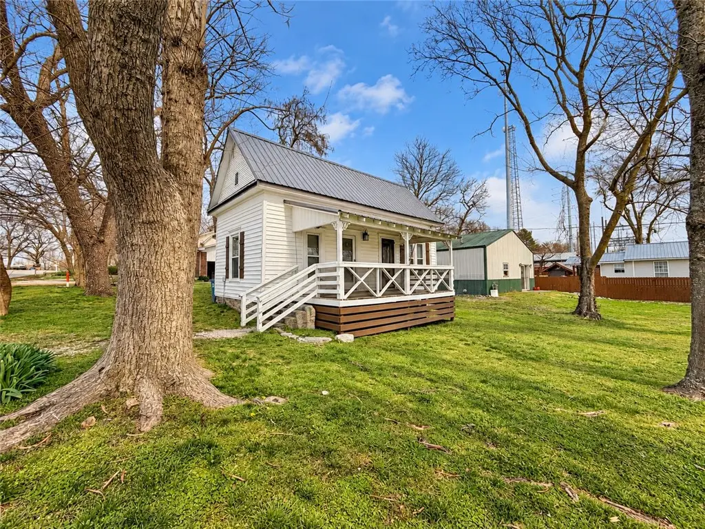 302 NE Akron Street, Gravette, AR 72736 - #1