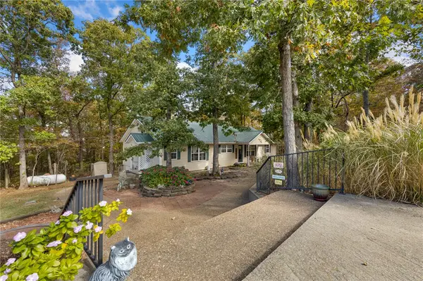 1000 County Road 9051, Green Forest, AR 72638