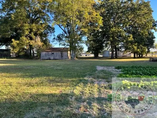 522 E Grizzley Dr, De Kalb, TX 75559 - Image #2