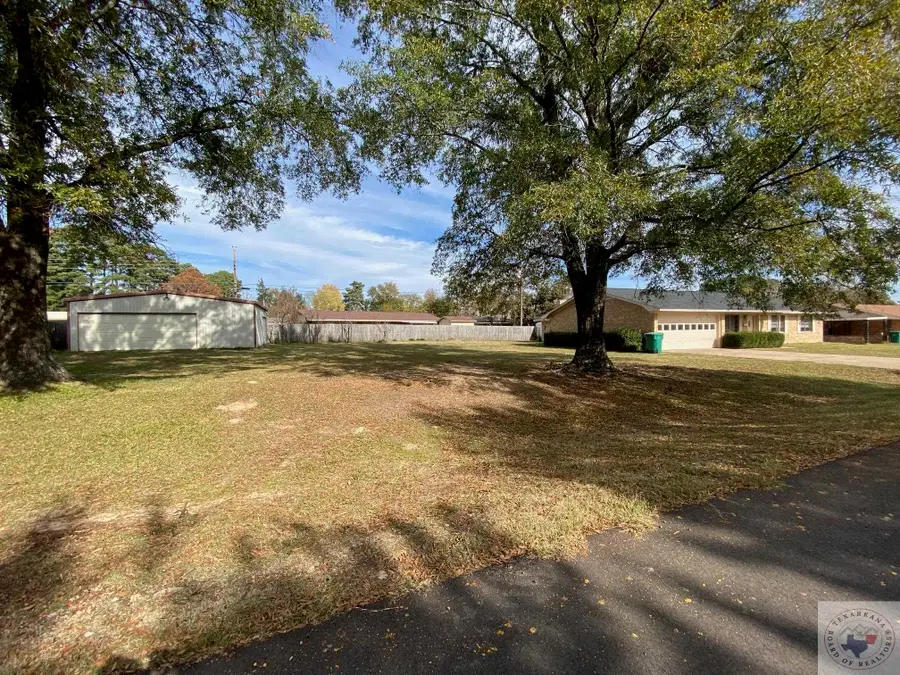 507 E Fannin St, De Kalb, TX 75559 - Image #2
