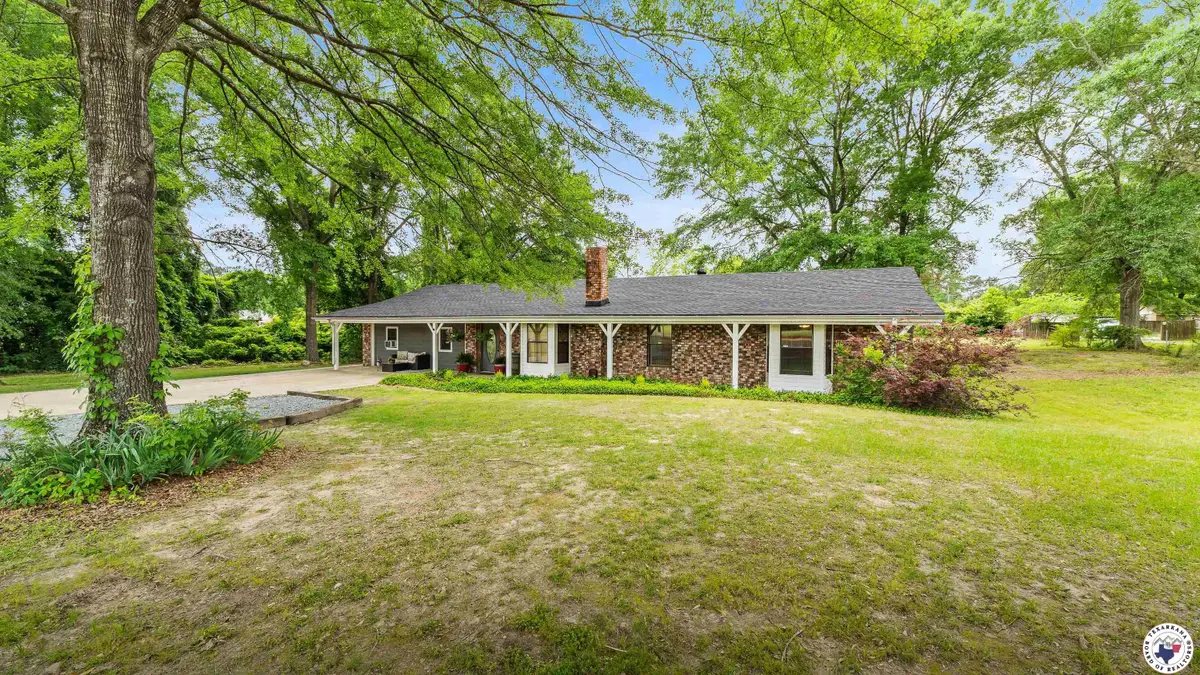 704 Lindsey Ln, Atlanta, TX 75551 - Image #1