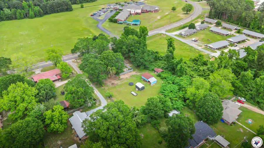 704 Lindsey Ln, Atlanta, TX 75551 - Image #3