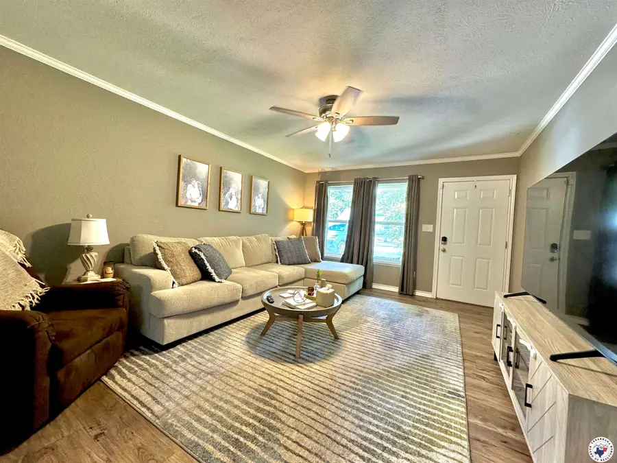 203 Main St, Hooks, TX 75561 - Image #2