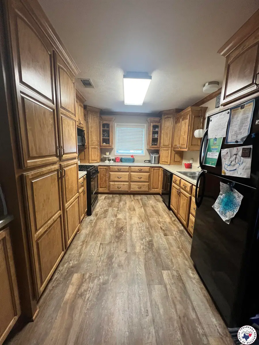 409 Hickory St, Queen City, TX 75572 - Image #3