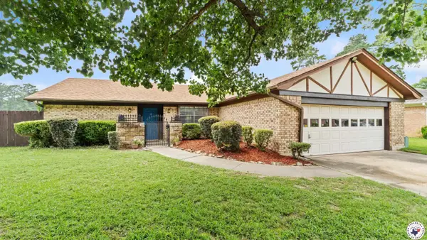3 Autumn Circle, Wake Village, TX 75501
