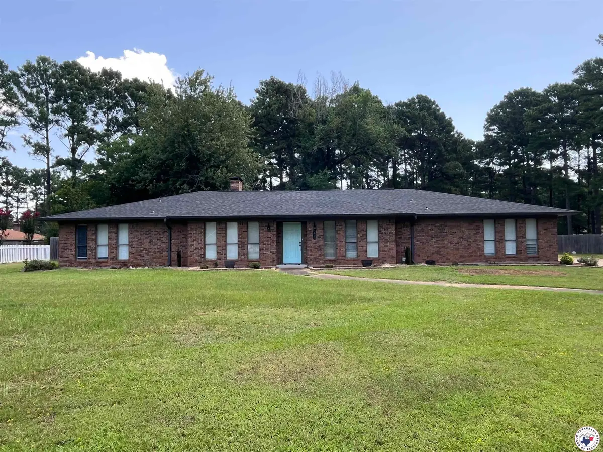 203 Woodland Lake Dr, Atlanta, TX 75551 - Image #1