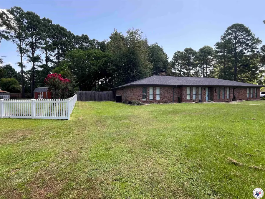 203 Woodland Lake Dr, Atlanta, TX 75551 - Image #2