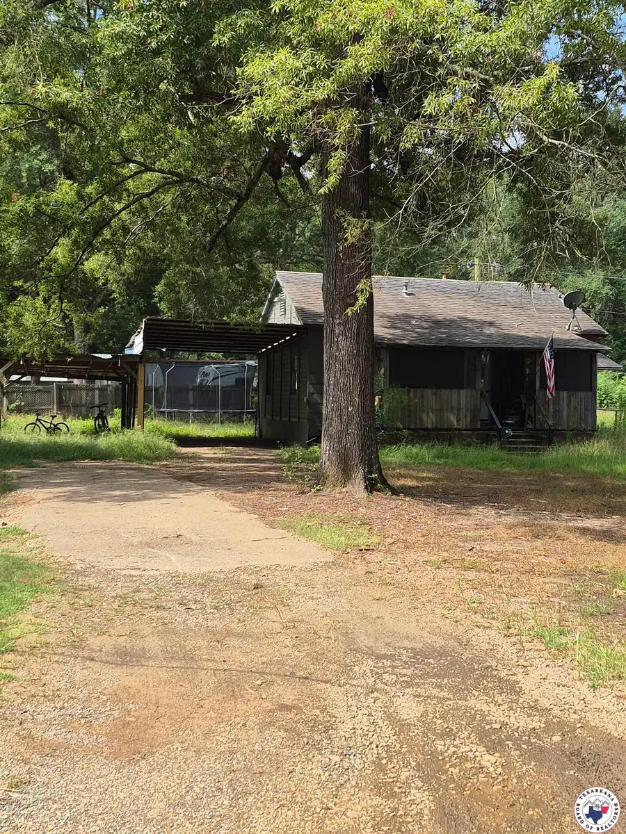 107 Garden Road, Hooks, TX 75561 - Image #2