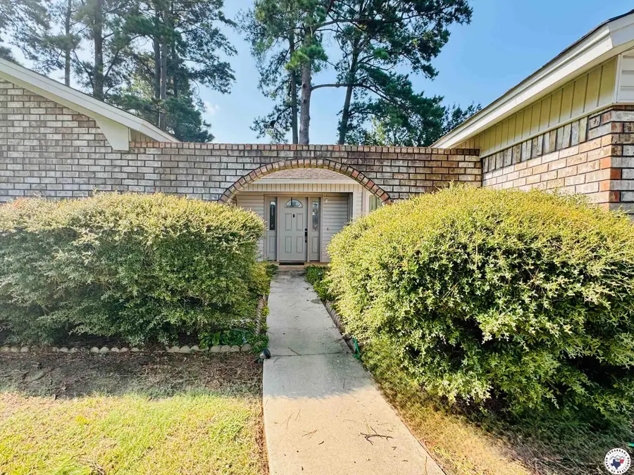 448 E Greenfield Dr, Wake Village, TX 75501 - Image #2