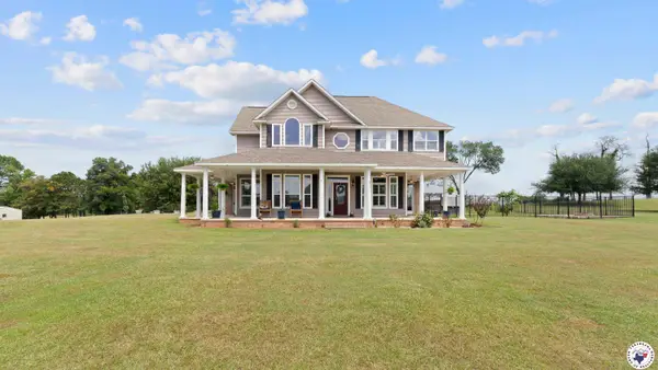 11 Tyler Ln, Hooks, TX 75561