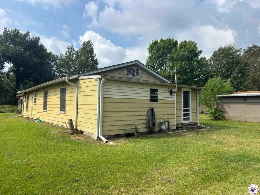 306 Doris St., Queen City, TX 75572 - #2