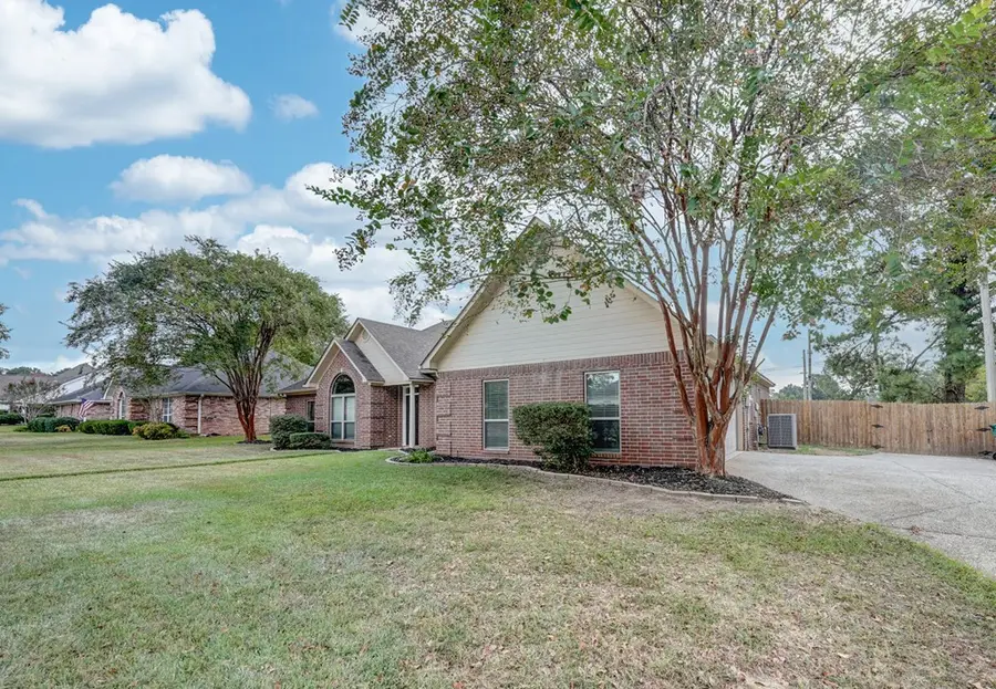 2 Windmere Dr, Texarkana, TX 75503 - Image #3