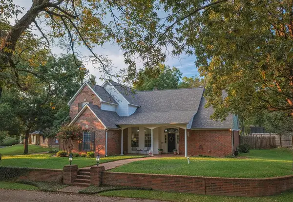 604 Clear Creek Dr, Texarkana, TX 75503