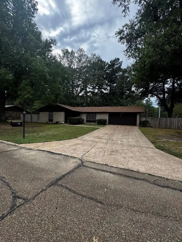 2 S Pineview Dr., Texarkana, TX 75501