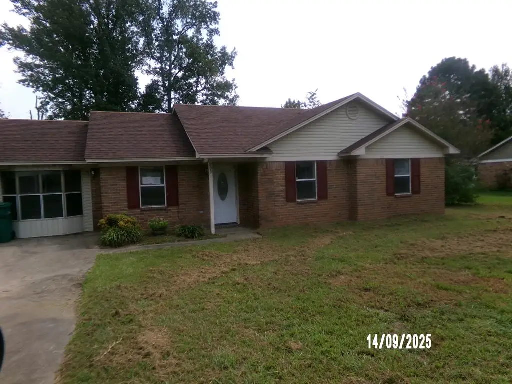 209 Clermont Dr, Nashville, AR 71852 - Image #1