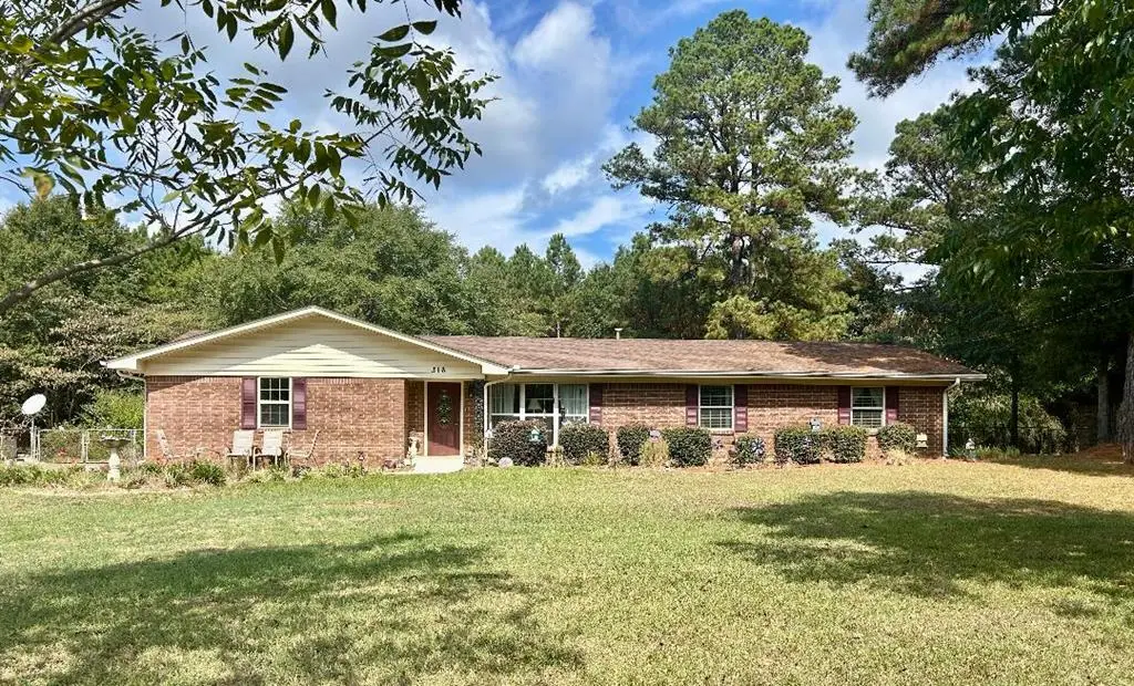 316 Hilltop Dr, Atlanta, TX 75551 - Image #1