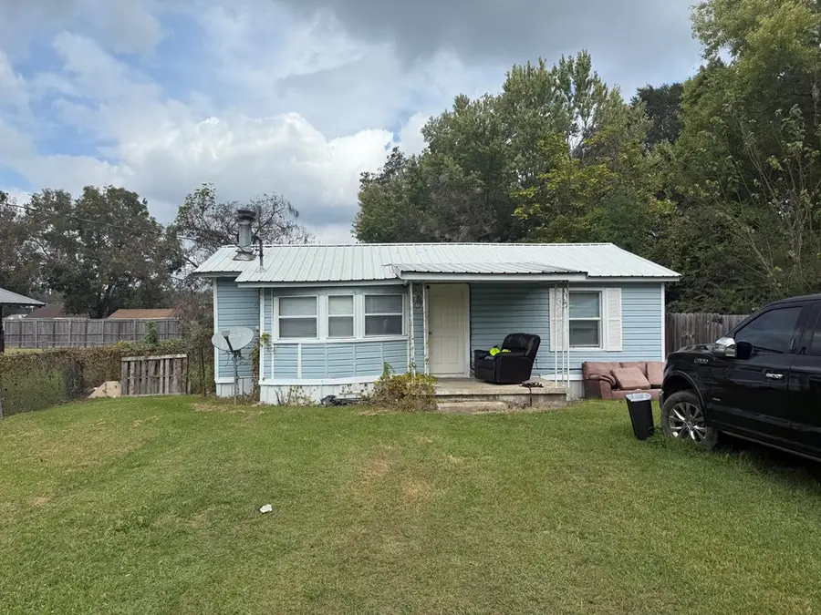 603 E Ave D, Hooks, TX 75561 - Image #2