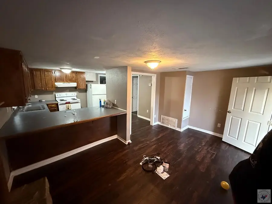 603 E Ave D, Hooks, TX 75561 - Image #3