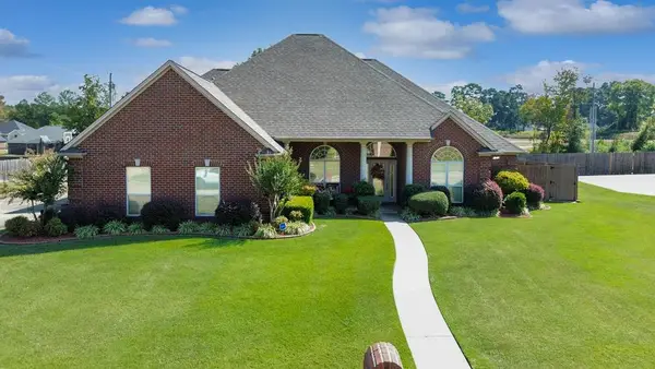 1018 Brown Dr, Wake Village, TX 75501