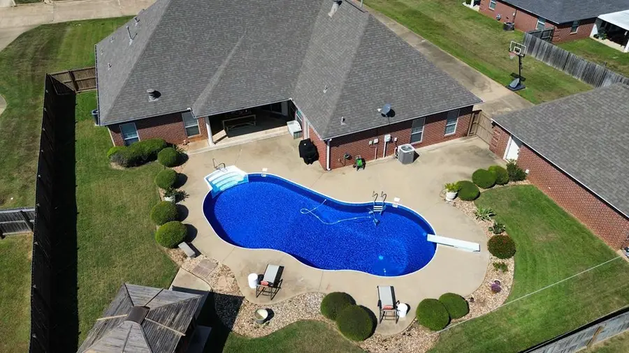 1018 Brown Dr, Wake Village, TX 75501 - Image #2