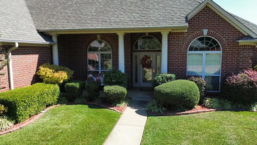 1018 Brown Dr, Wake Village, TX 75501 - Image #3