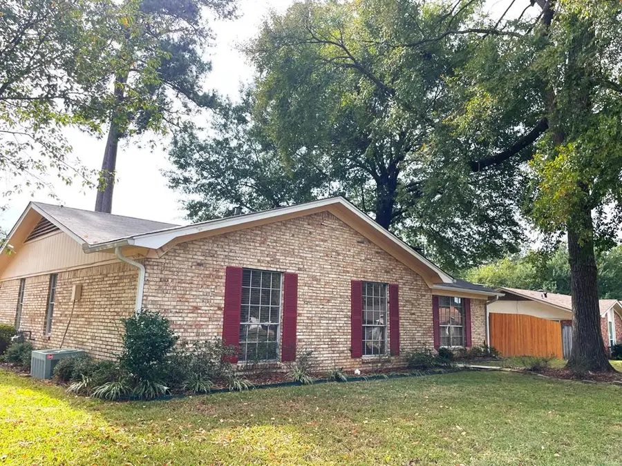 201 Pine Forest, Wake Village, TX 75501 - Image #3