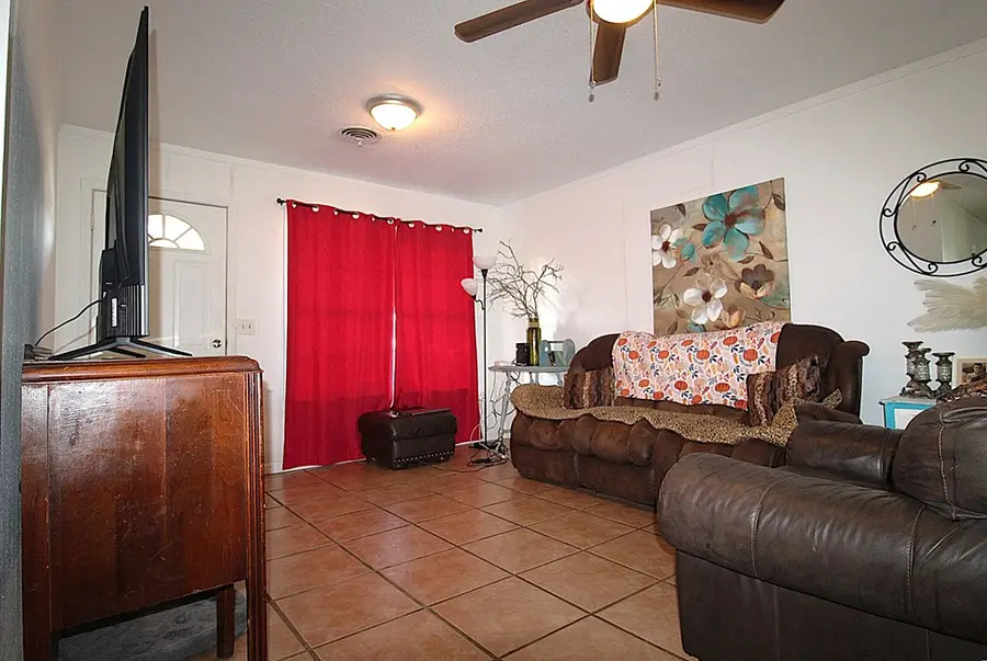 251 Marbut, Hooks, TX 75561 - Image #2