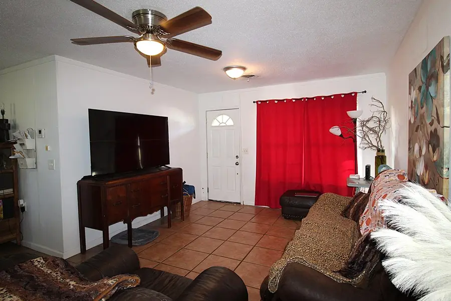 251 Marbut, Hooks, TX 75561 - Image #3
