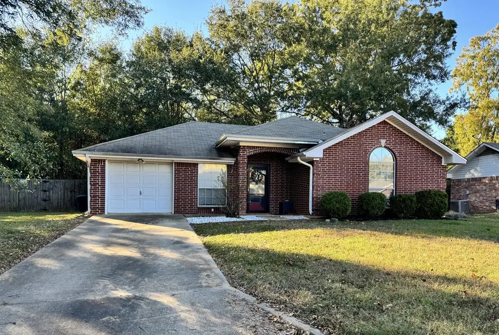 33 Green Oak Cir, Nash, TX 75569 - Image #1