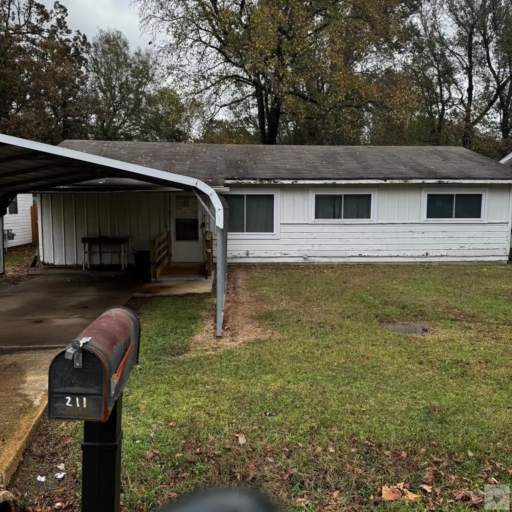 211 Shellwood Dr, Wake Village, TX 75501 - Image #1