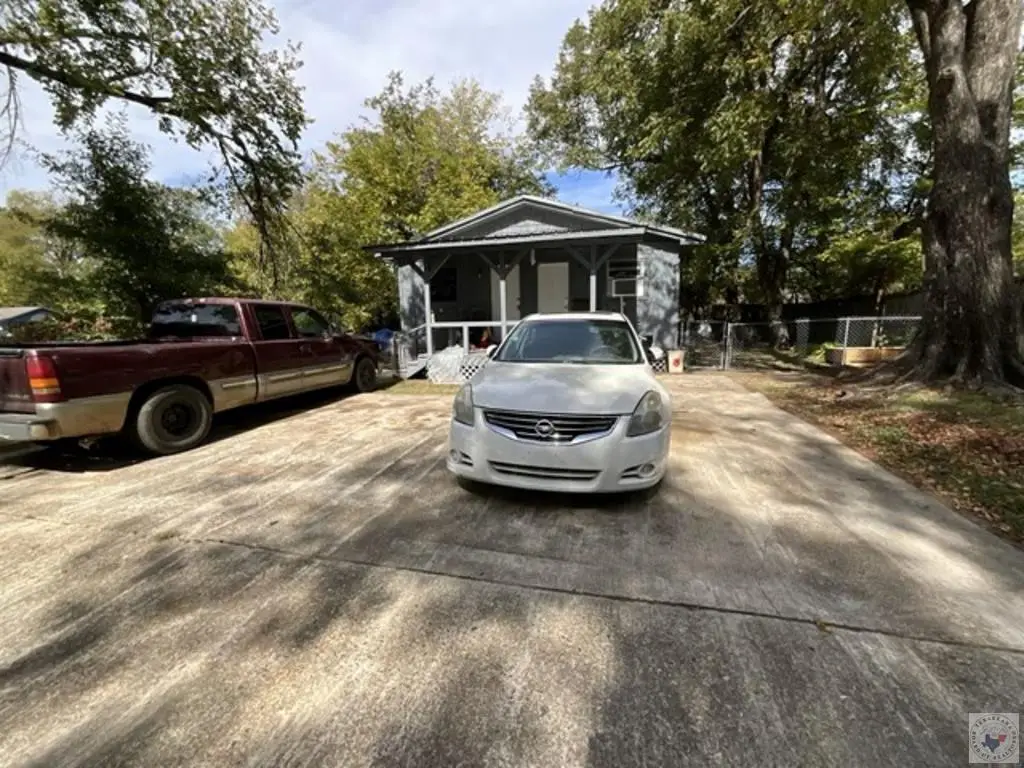 2215 E 11th St, Texarkana, AR 71854 - #1