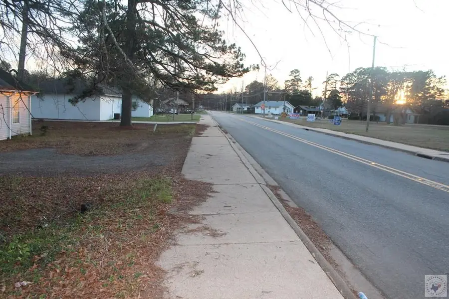 703 Springhill Dr, Hope, AR 71801 - Image #2