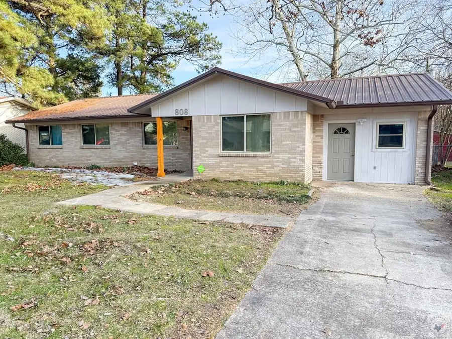 808 Hawkins Ave, Wake Village, TX 75501 - #2