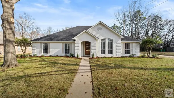 6102 Deerfield Dr, Texarkana, TX 75503