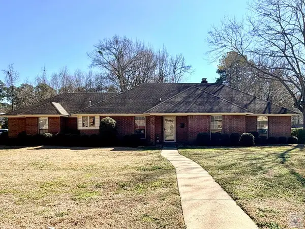 420 Wake Forest Dr, Wake Village, TX 75501