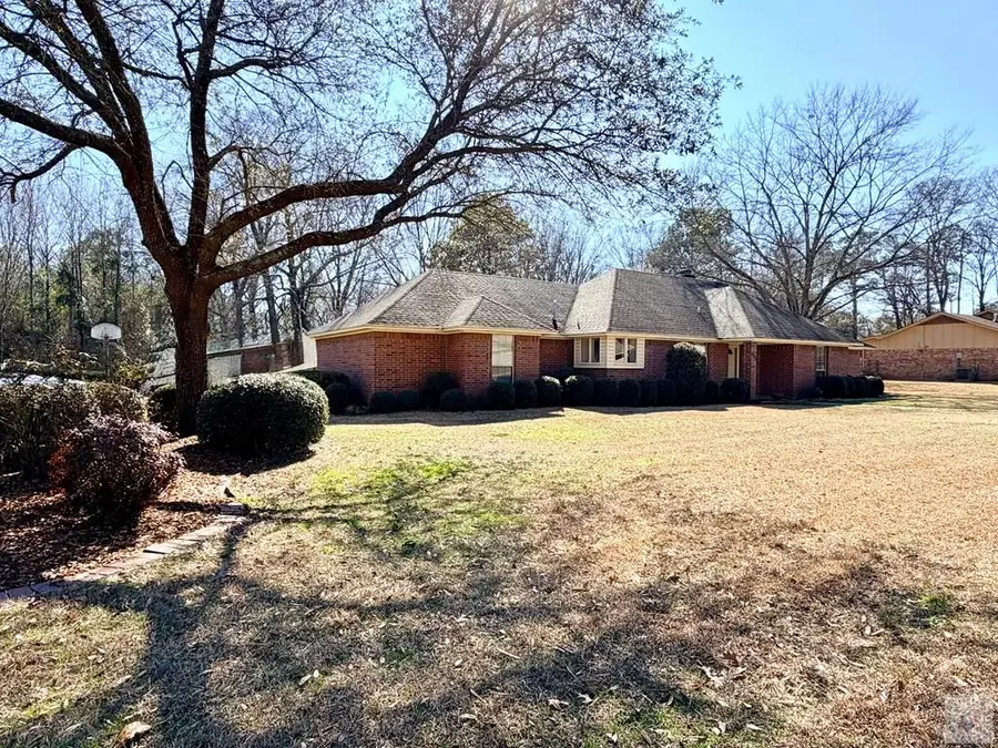 420 Wake Forest Dr, Wake Village, TX 75501 - #2