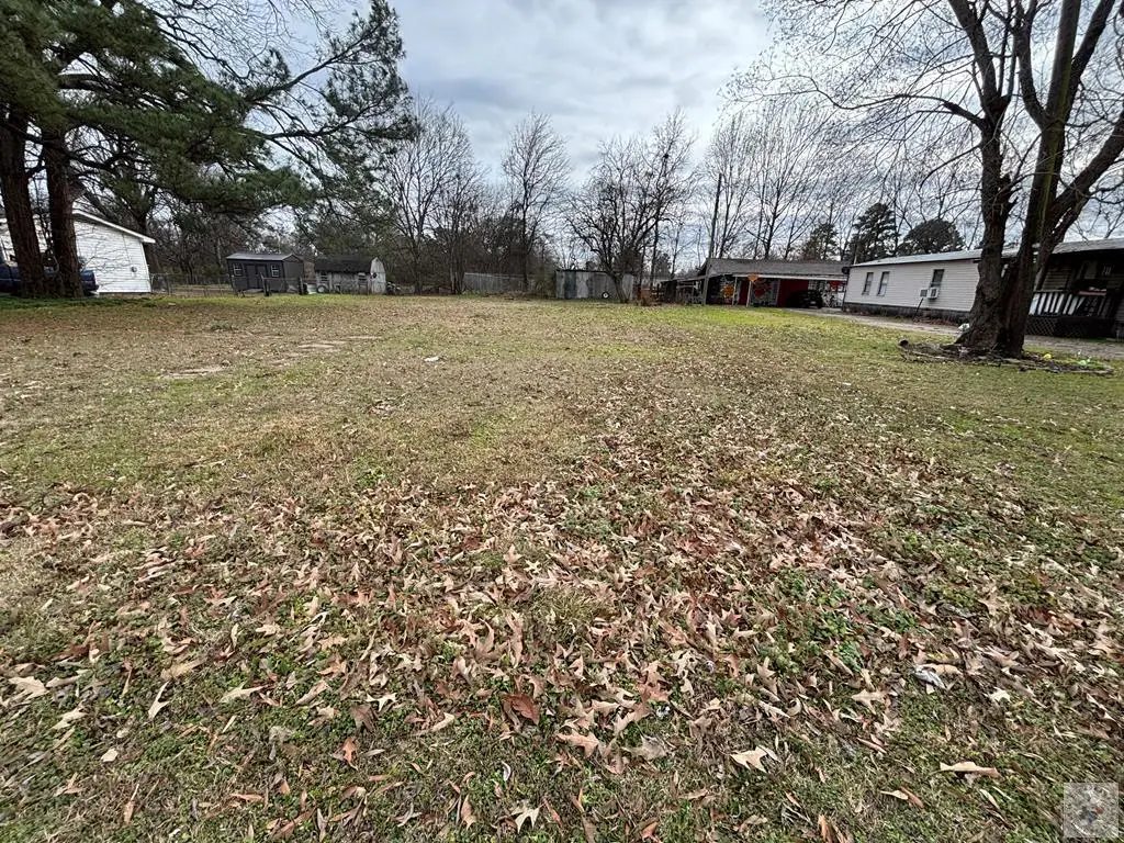 110 E Lion Dr., New Boston, TX 75570 - #1